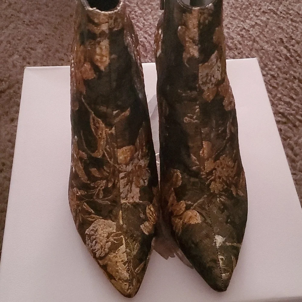 Jessica Simpson Booties - Picture 1 of 4